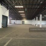 Jurong East Warehouse dedicated loading bays + plenty loading bays Containers Friendly