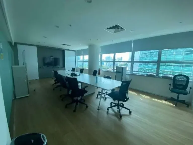 Fitted units available near Macpherson Road