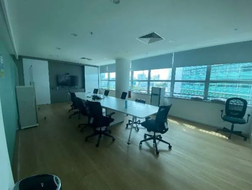 Fitted units available near Macpherson Road